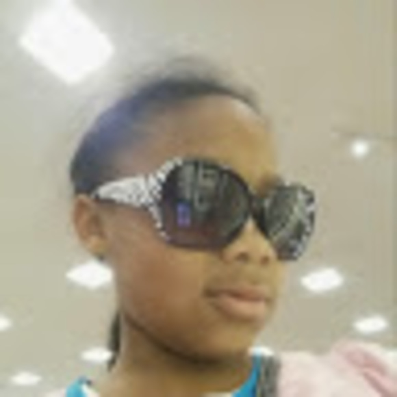 Meet your Posher, Indiria - Picture 1 of 1